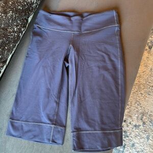 Vintage Lululemon clamdigger. Size 6.
